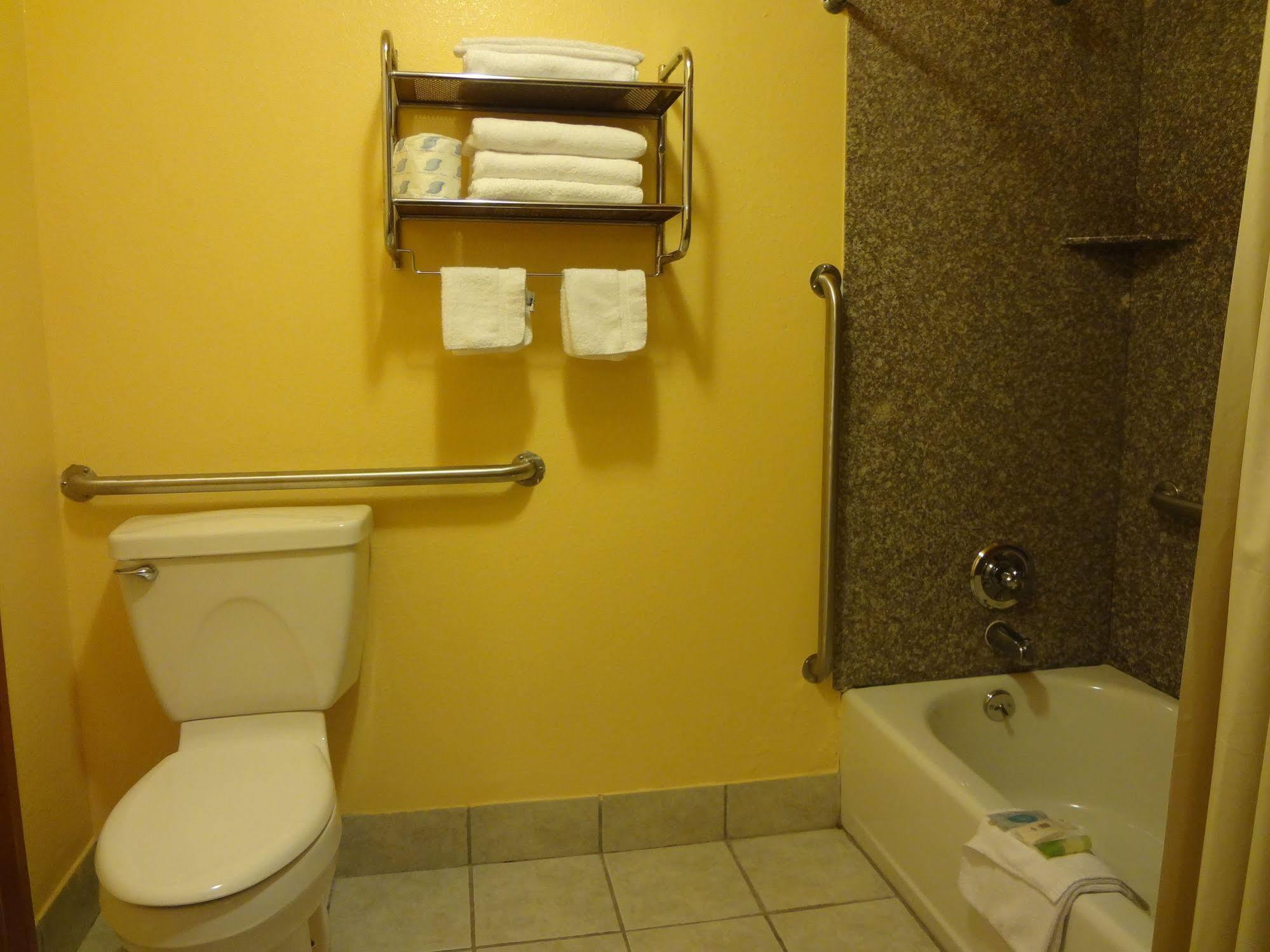Antlers Hotel 2*
