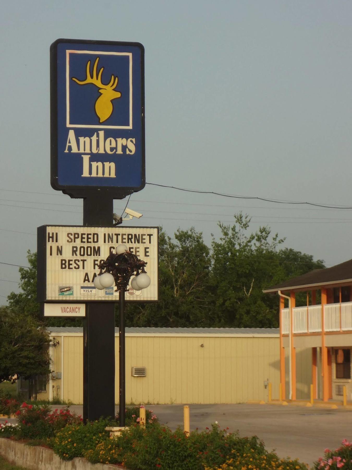 Hotel Antlers Goliad